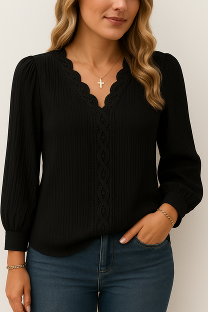 https://cdn.shopify.com/s/files/1/0953/0563/0016/files/20250921_1338_Blusa_Preta_Realista_remix_01k5pj3ewaeygskya9qym895x2.png?v=1758510335